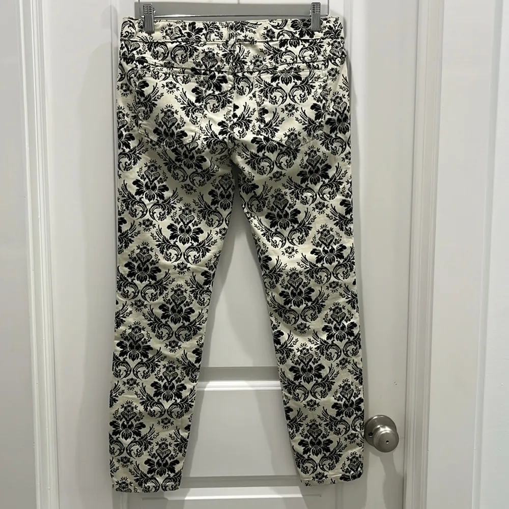 FREE PEOPLE Skinny Jeans Brocade Flocked Black Floral Ivory Cream Denim Sz 27 - Image 7