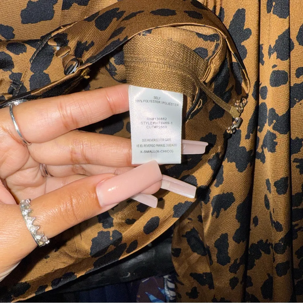 Windsor Chic Look Leopard Print Satin Puff Sleeve Crop Top - Image 8