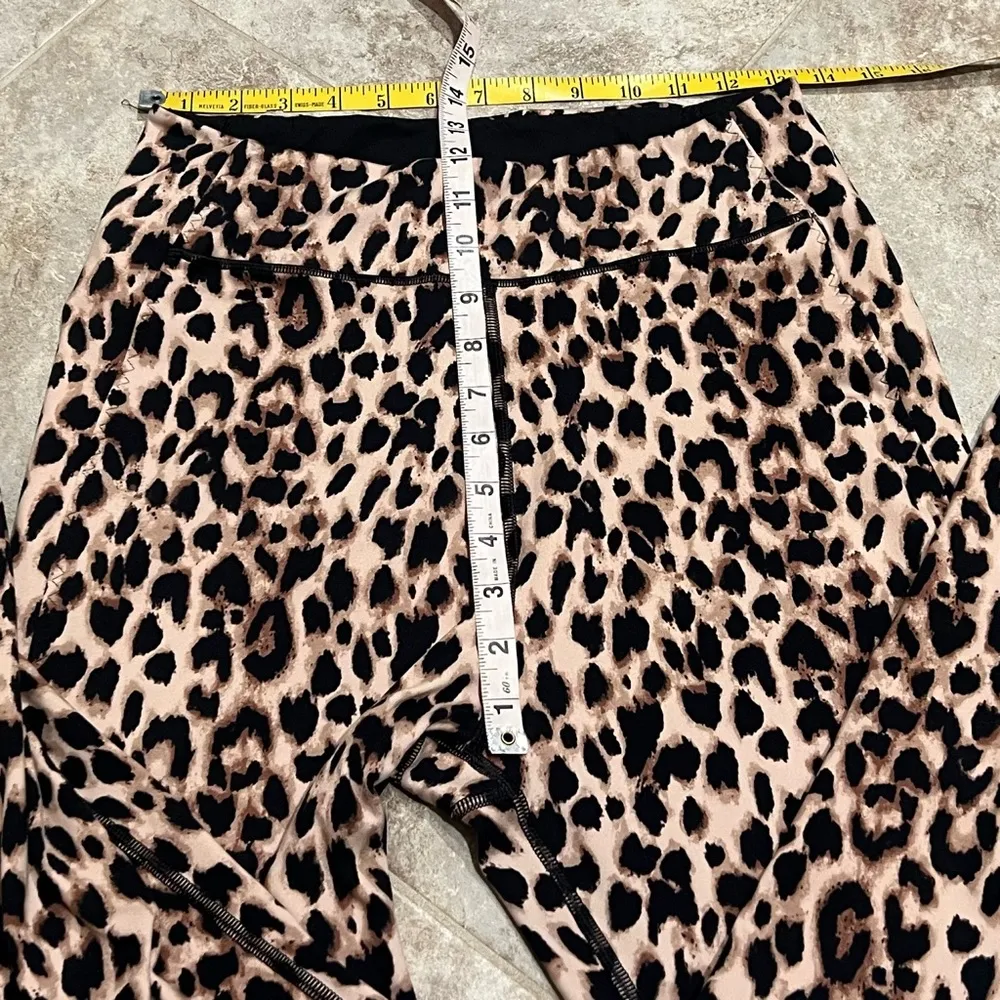 Victoria’s Secret Flow On Point Animal Print Leggings 7/8 Length Sz 14 black tan - Image 10
