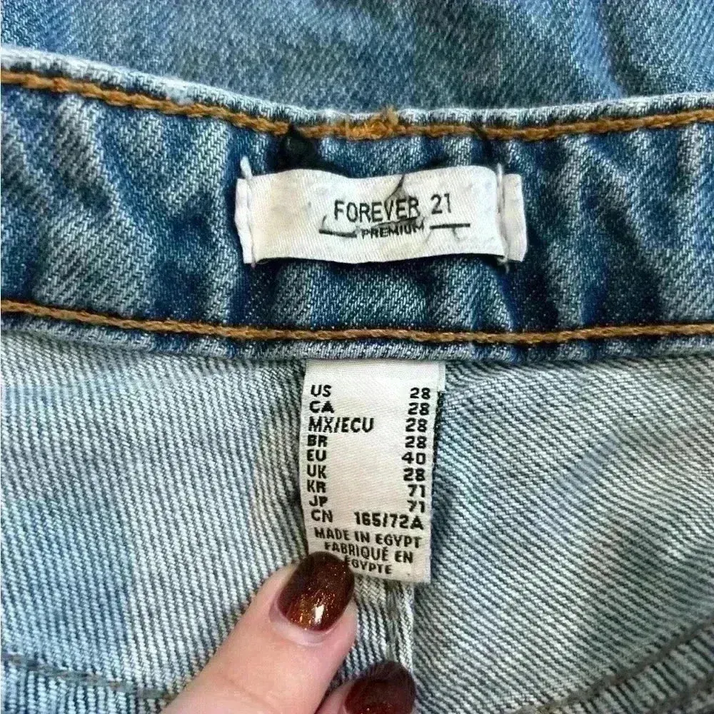 Forever 21 distressed blue straight leg jeans in size 28 - Image 6