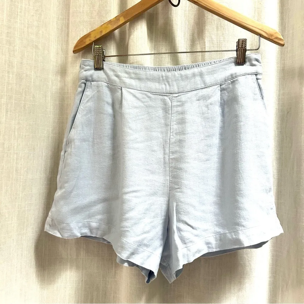 Abercrombie and Fitch light blue linen blend pull on flat front shorts medium - Image 2