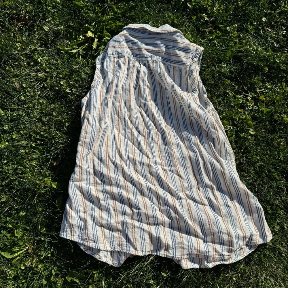 Orvis Performance Linen Sleeveless Shirt - Image 2