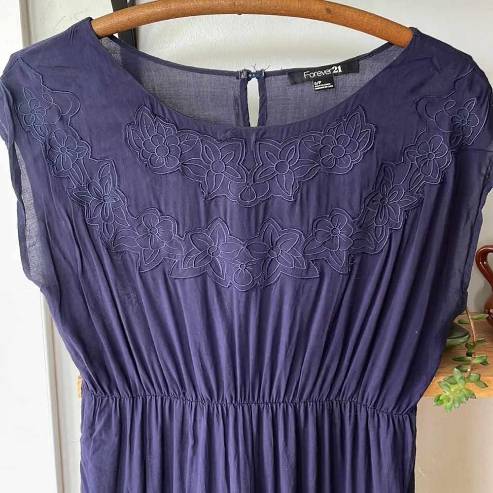Forever 21 Navy Floral Embroidered Tunic Top Coverup Mini Dress Size Small - Image 3