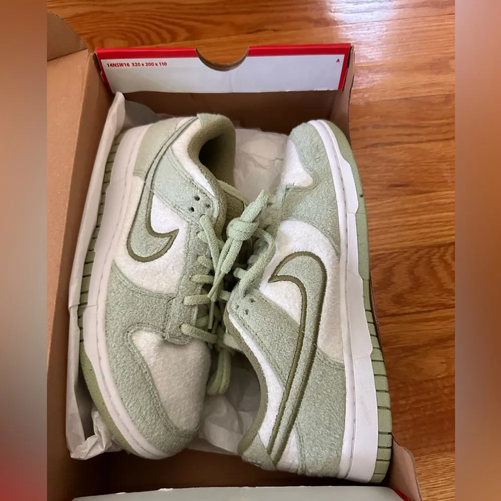 dunk low SE fleece pack sneakers in honeydew - Image 2