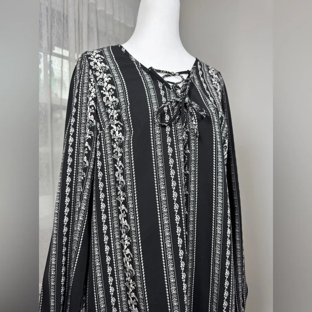 Xhilaration Black & White Tie Front Cutout Back Long Sleeve Knee Length Dress - Image 4