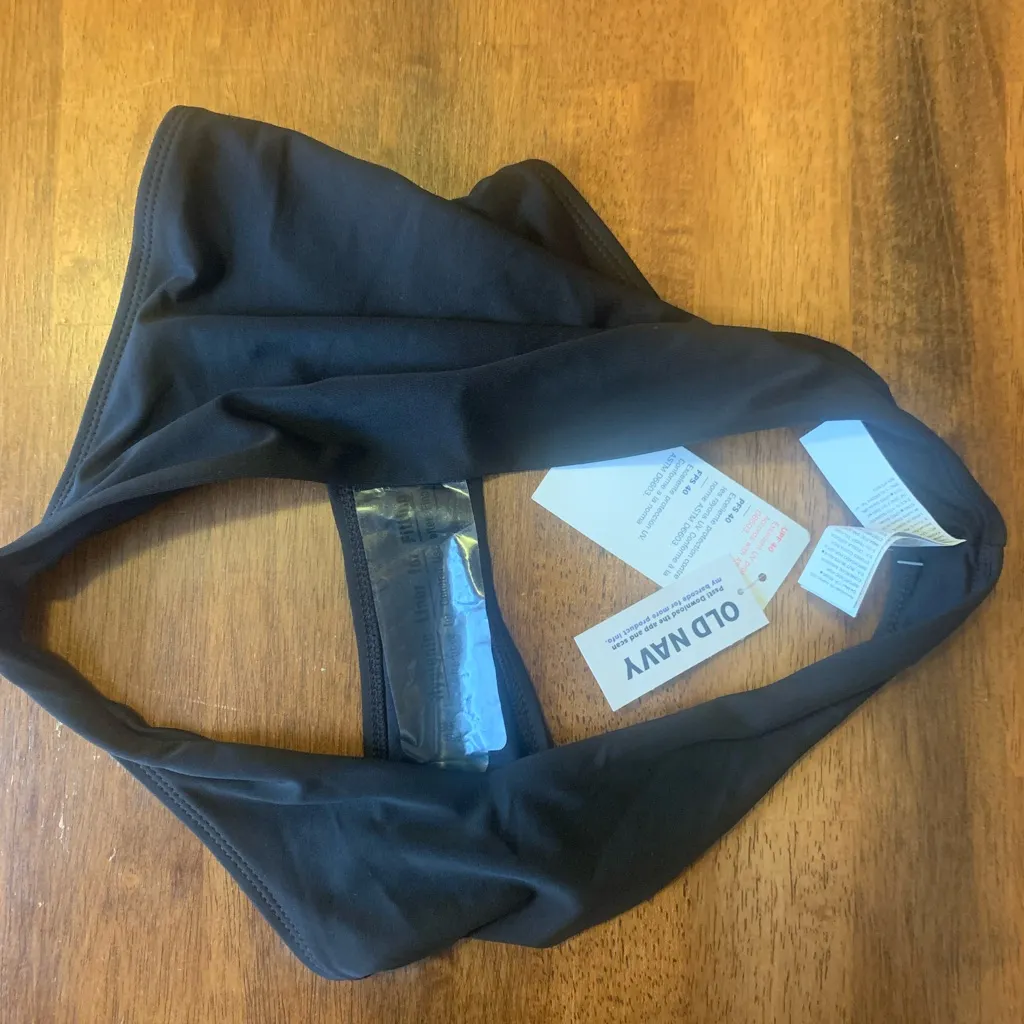 Old Navy NWT Black Swim Bottom Small Front V Cut - Image 4