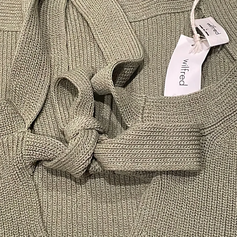 NWT Aritzia new cayenne knit open back top L sage frost green color - Image 4