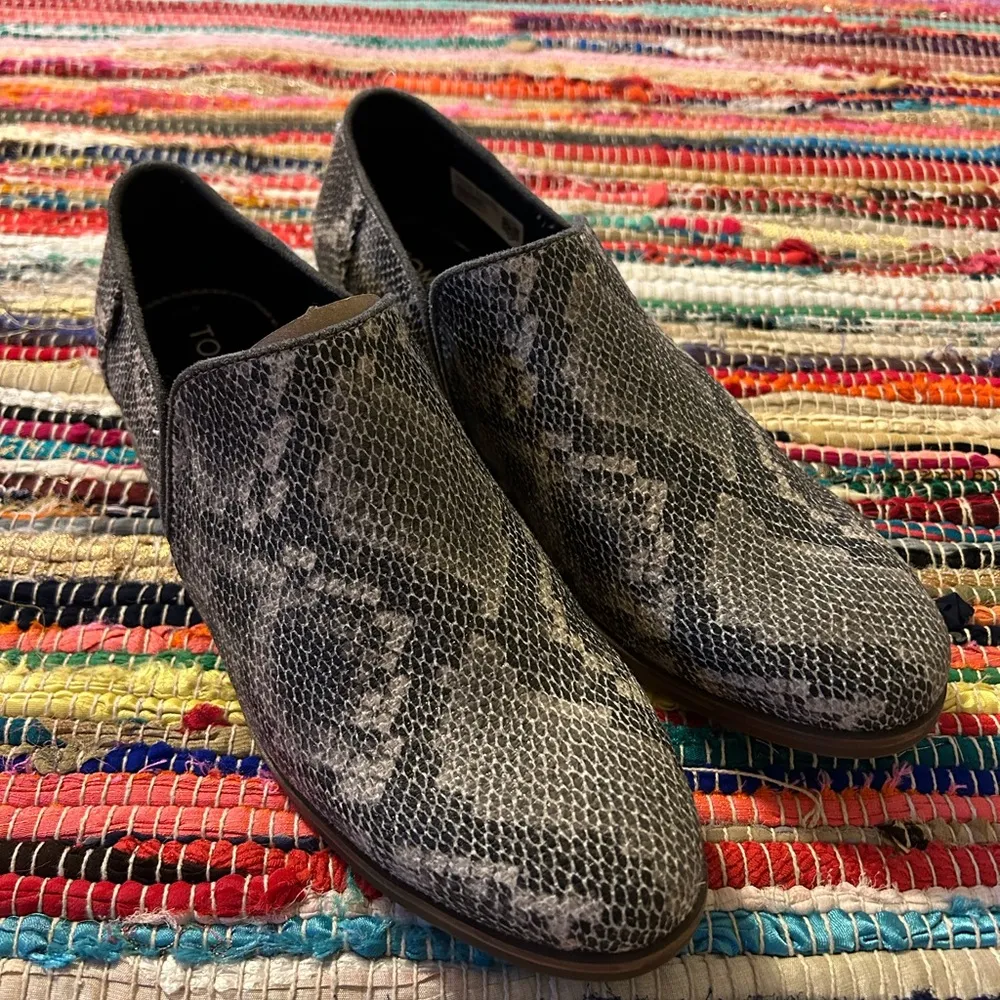NEW Toms Shaye Snakeskin Leather Slip On Loafer Shoes Womens Size 10 - Image 3