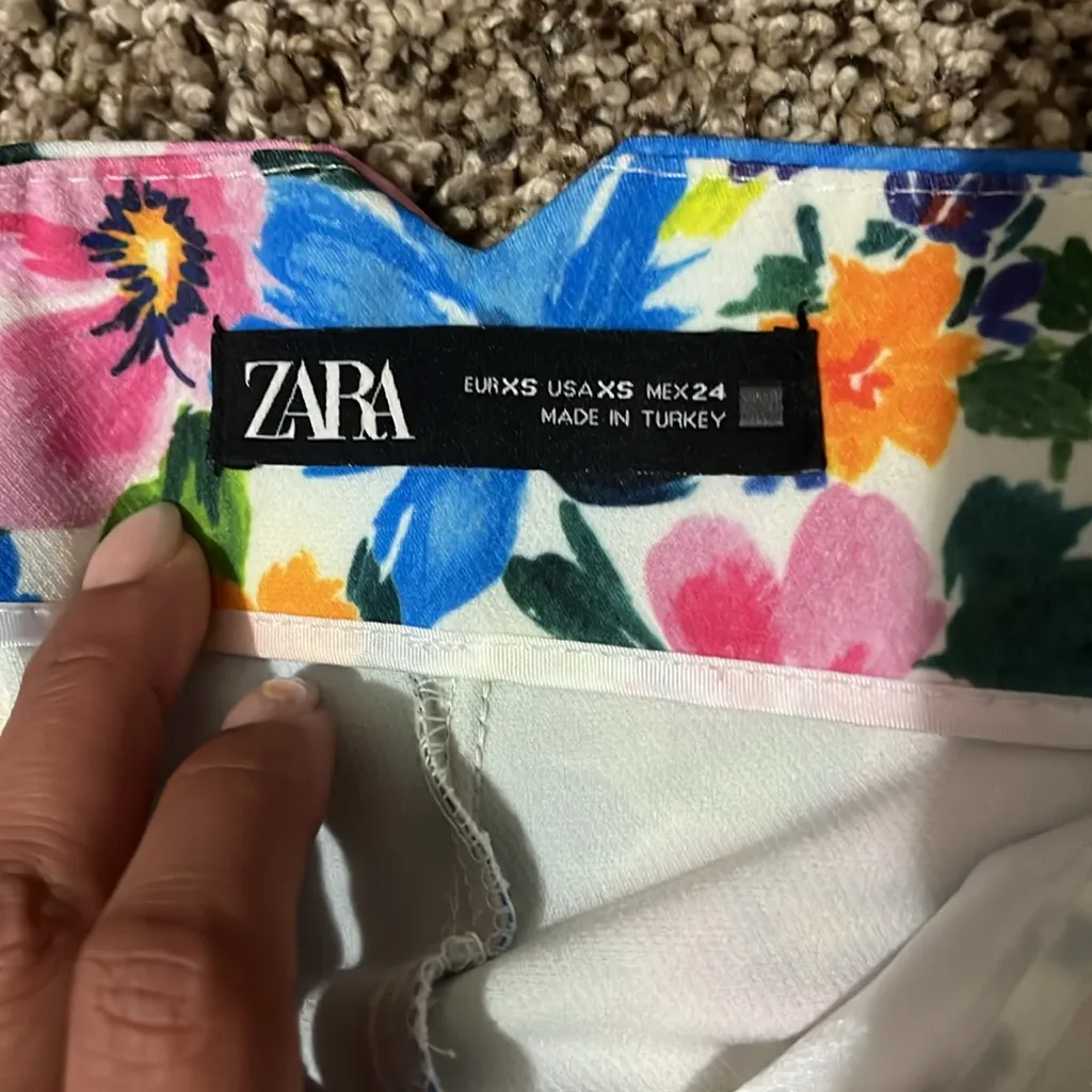 Zara floral trousers - Image 2