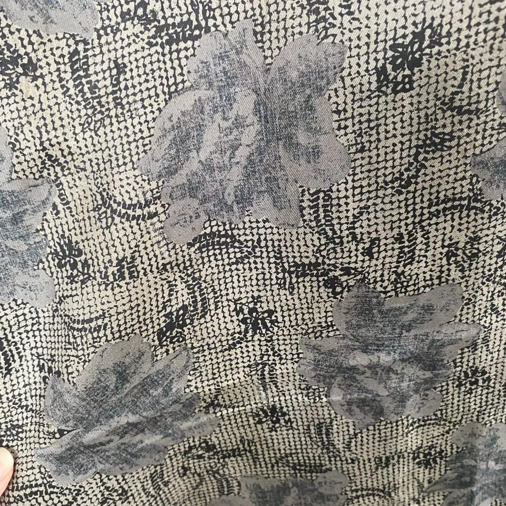 Women's black and gray floral rectangle scarf wrap 52" L x 11" W accessories - Image 6