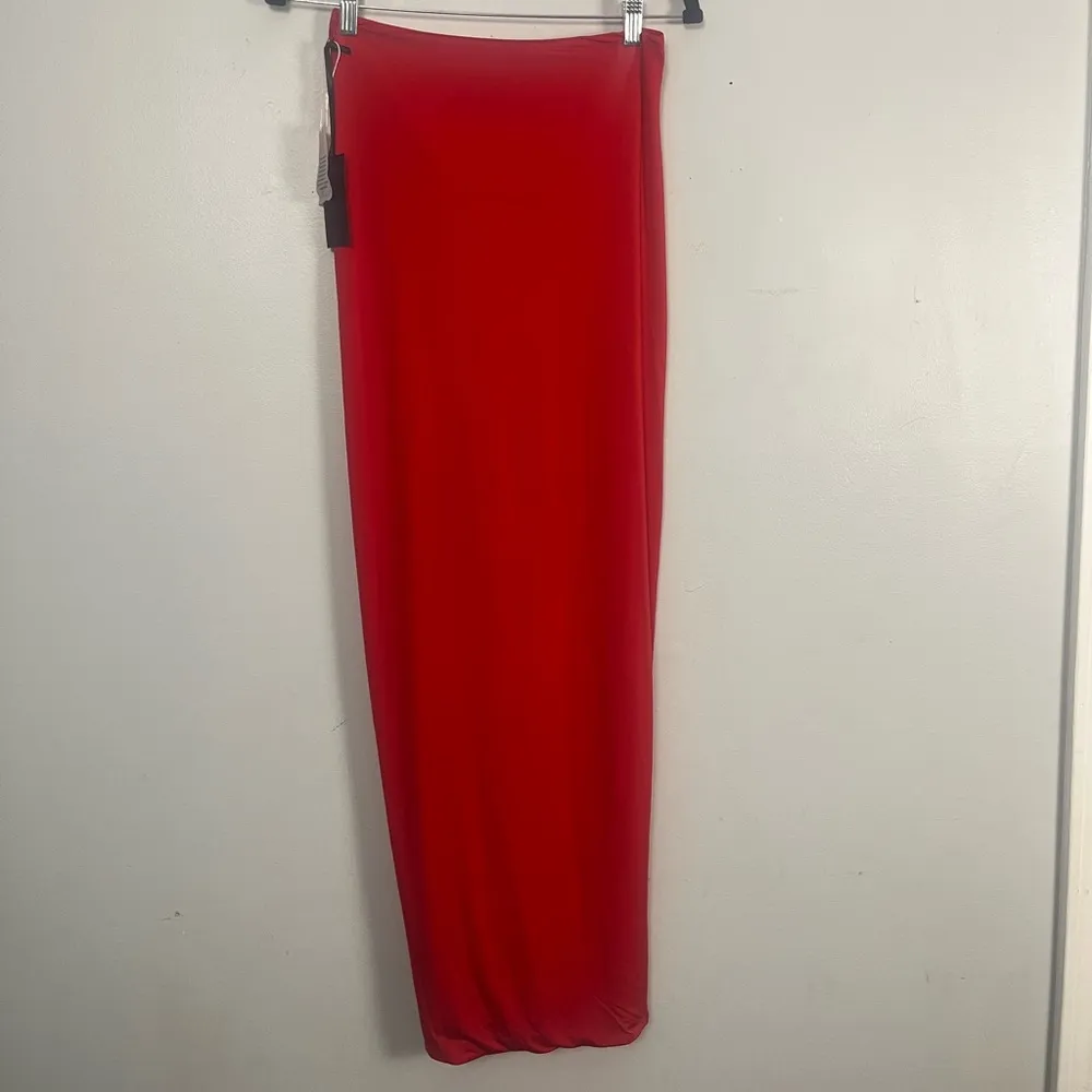 Revolve CAMILA SKIRT H:OURS red midi size medium new with tags - Image 5