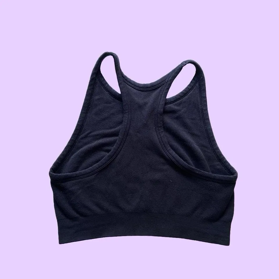 Black Old Navy racerback workout crop top 🔥 - Image 2
