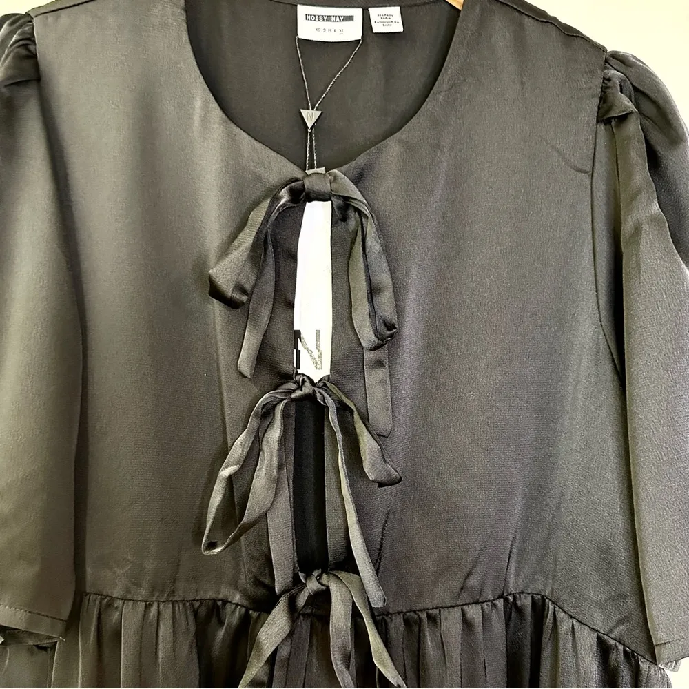 NWT  Leyla Bow Tie Front Short Sleeve Shift Dress Satin Black Mini - Image 4