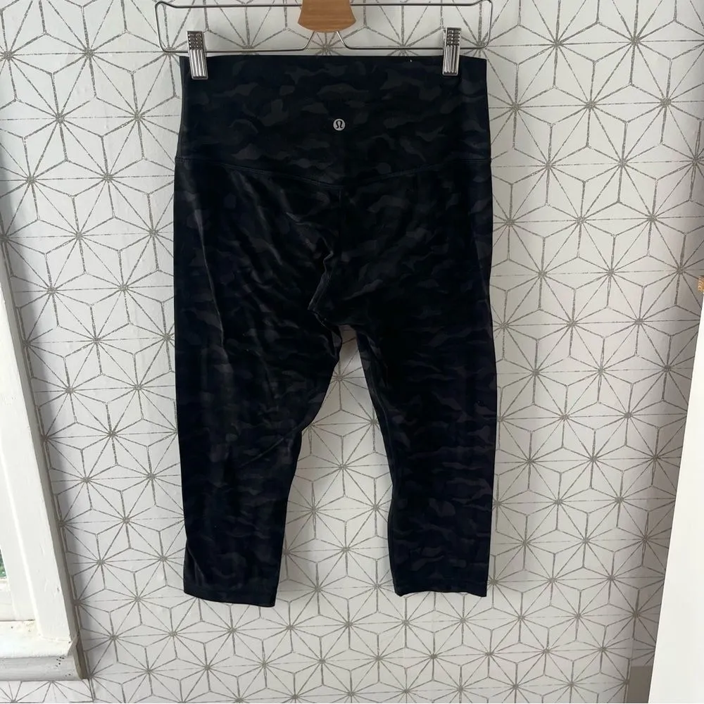 Lululemon Align Crop *21"
Sequoia Camo Print Deep Coal Black - Image 9