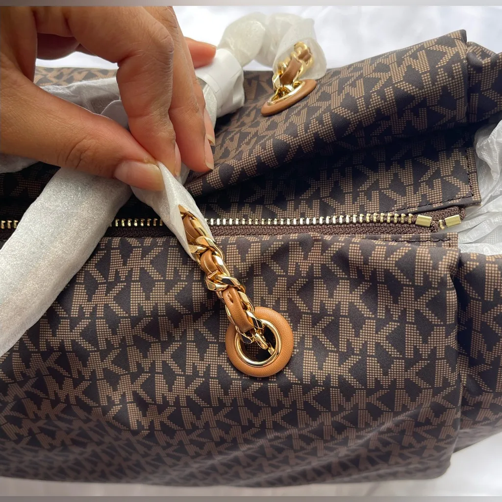 Michael Kors
Georgia Large Nylon Top Zip Tote - Image 6