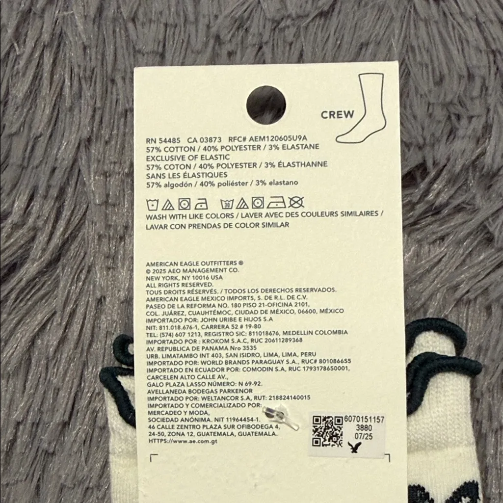 American Eagle Outfitters Cream Grinch Socks - Image 4