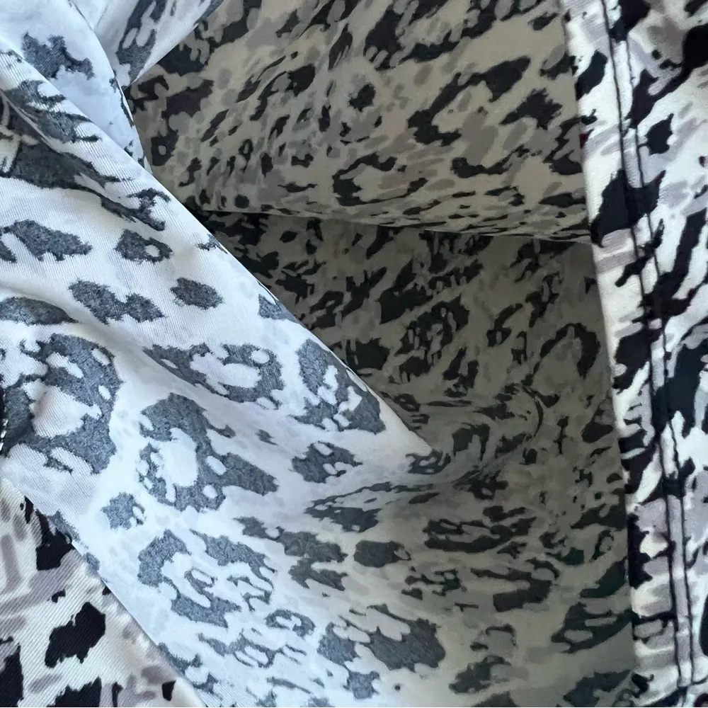 All in Motion Crossover Active Swim Top Strappy Bottom Hem Long Sleeve Leopard S - Image 5