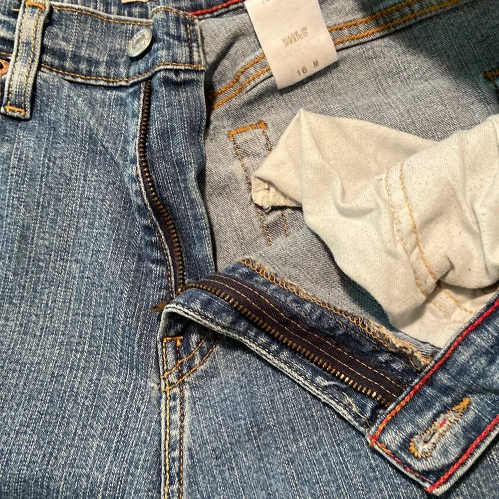 Levi’s 505 Relaxed Bootcut Jeans - Image 5