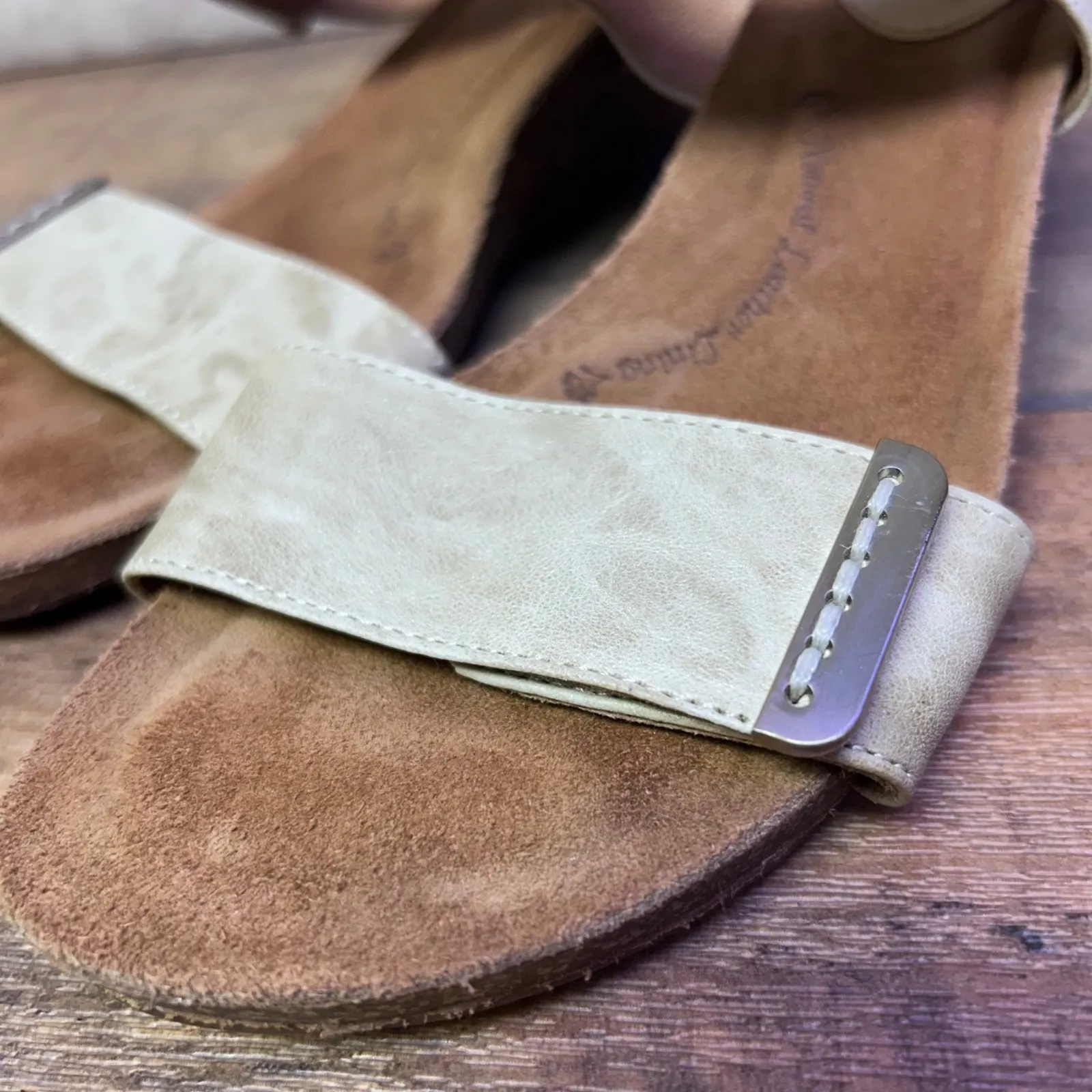 Sofft Verdi Women Beige Metallic Wedge Sandals Size 8 Leather Comfort Strap Gold - Image 2