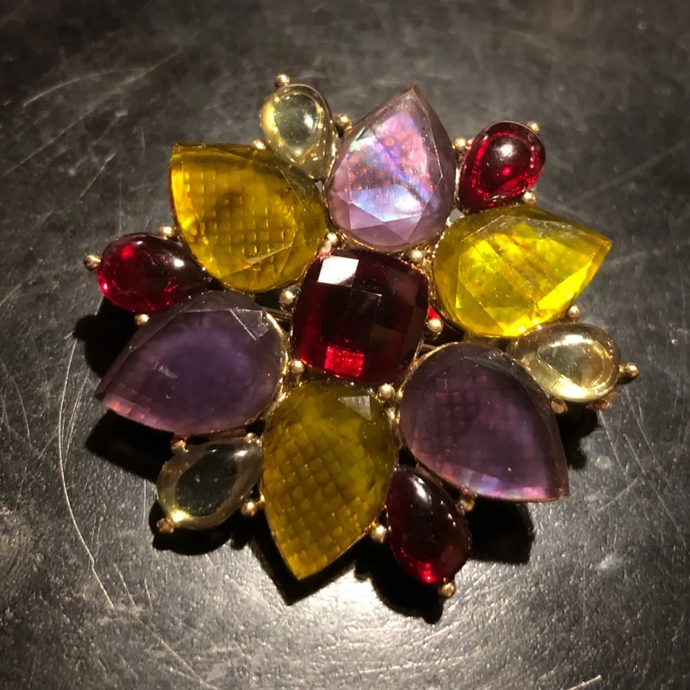 Vintage Liz Claiborne (LC) Flower Gold Tone brooch - Image 3