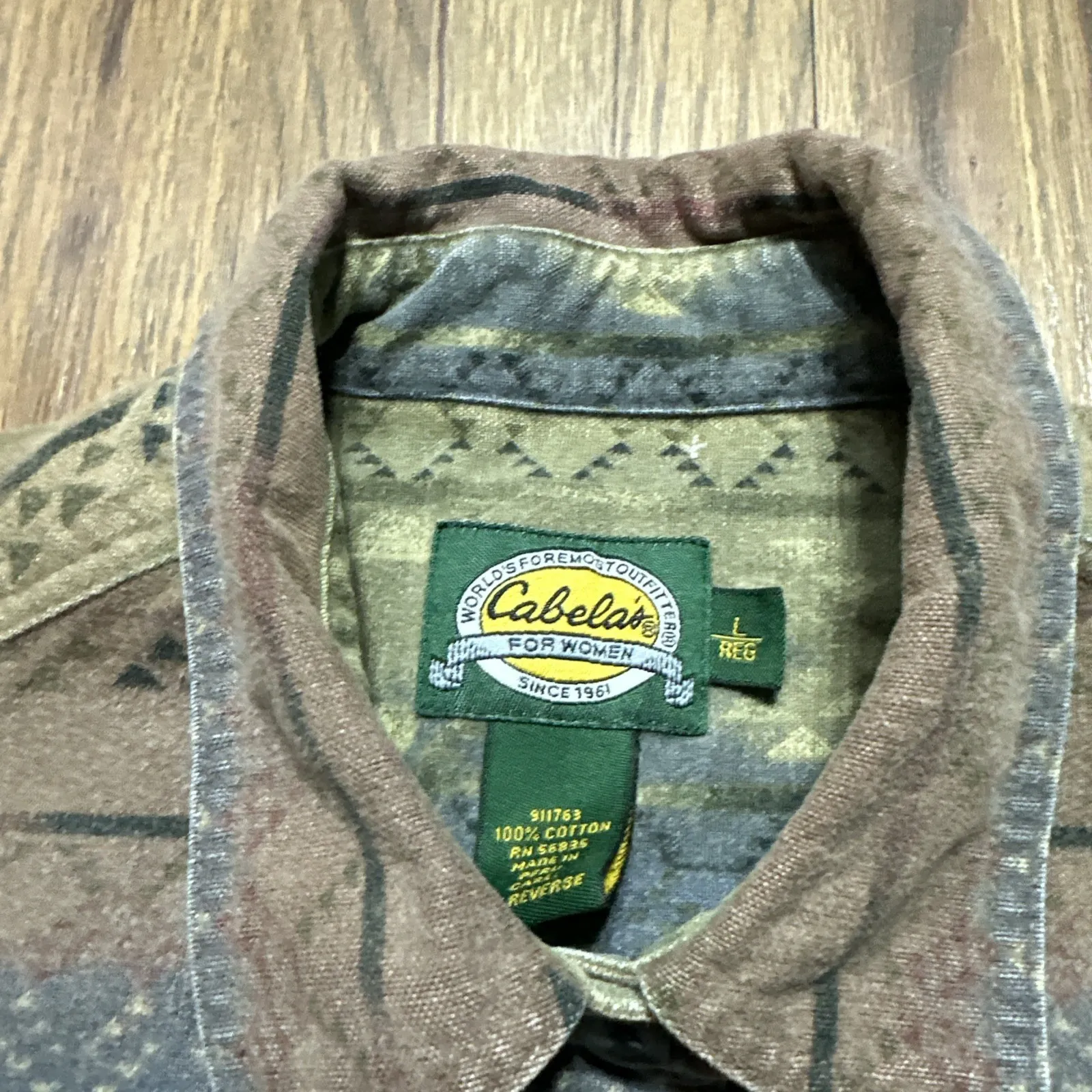 Cabelas Women Flannel Aztec Indian Pattern Button Down Shirt SZ L Button Down Size L - Image 3
