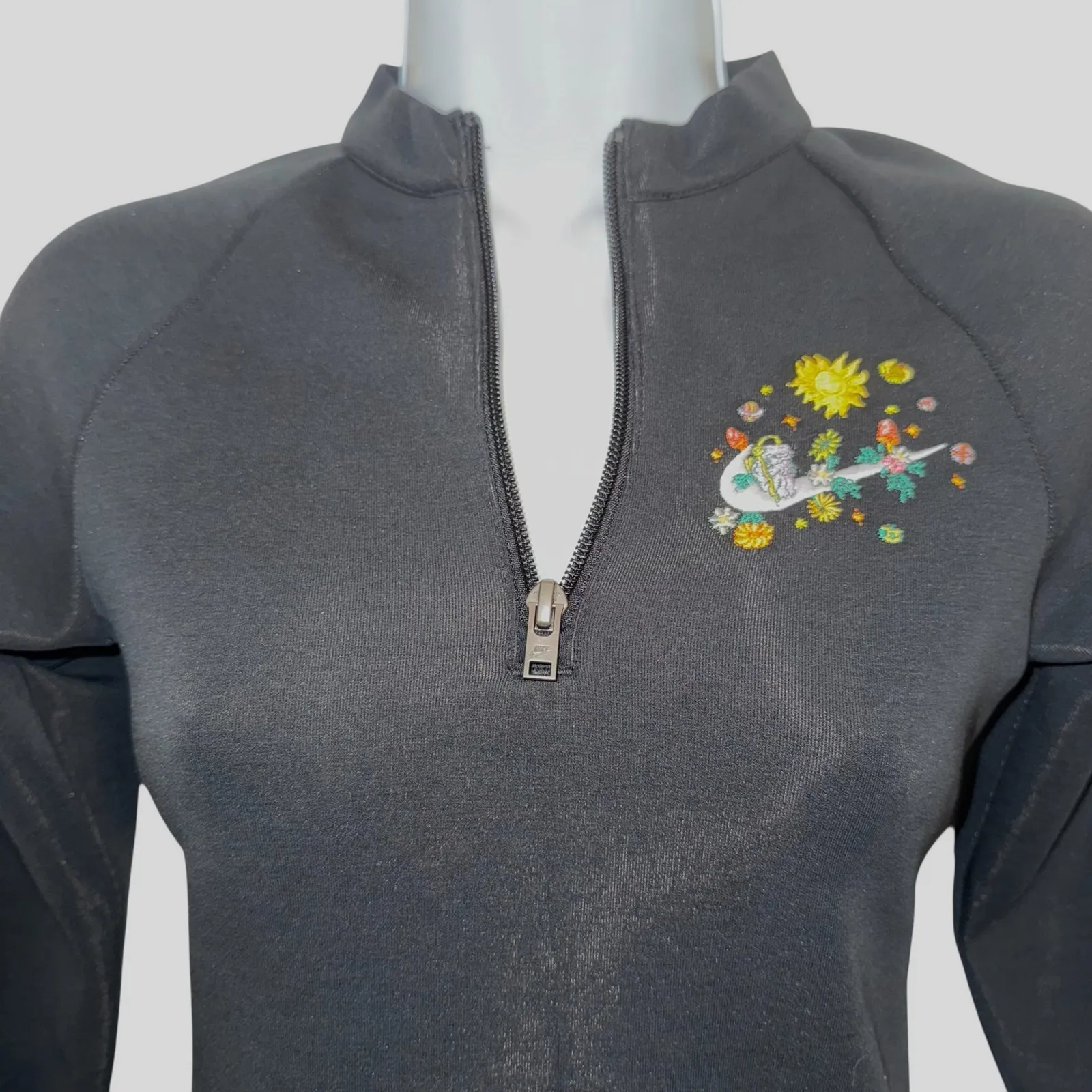 NIKE‎ Women's Long Sleeve Half Zip Black Dress Floral Swoosh NWT $80 Size XS - Image 3