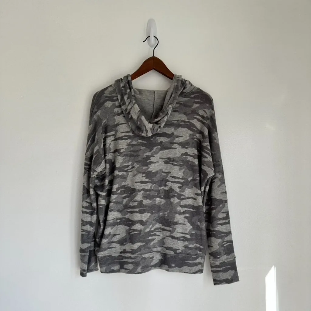 Tailgate Brooklyn Nets Soft Gray Camo Hooded Sweater Size S - Image 3