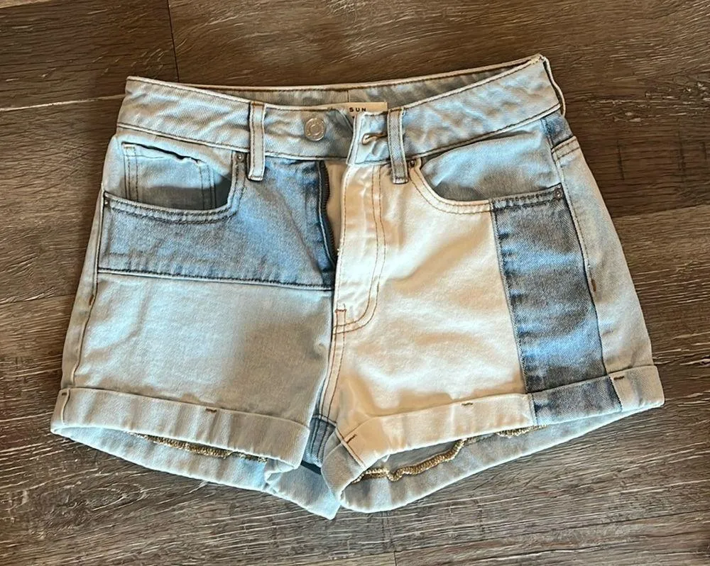 PacSun Hopper Patch Denim Mom Shorts high rise - Image 3