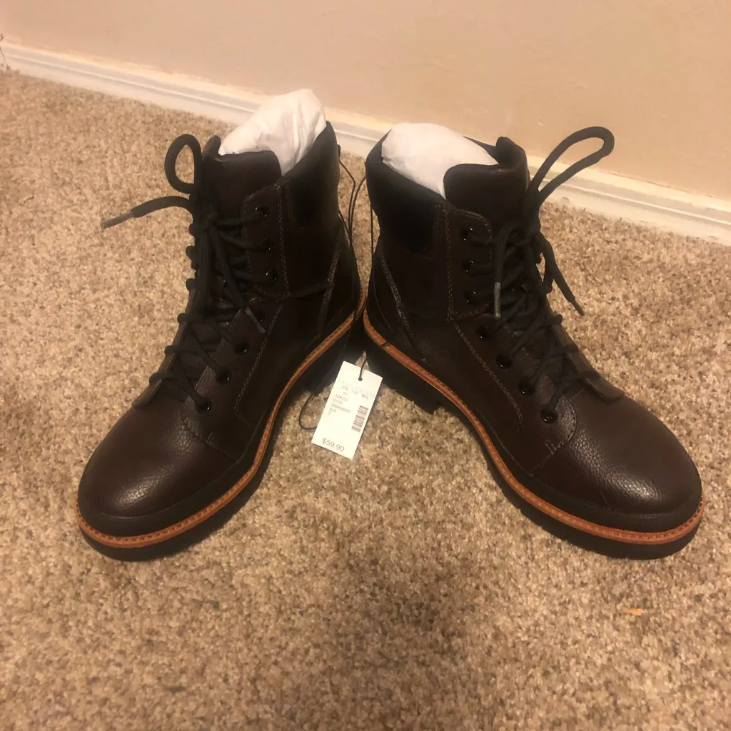 Brown Rue adventure boot. Size 7 - Image 2