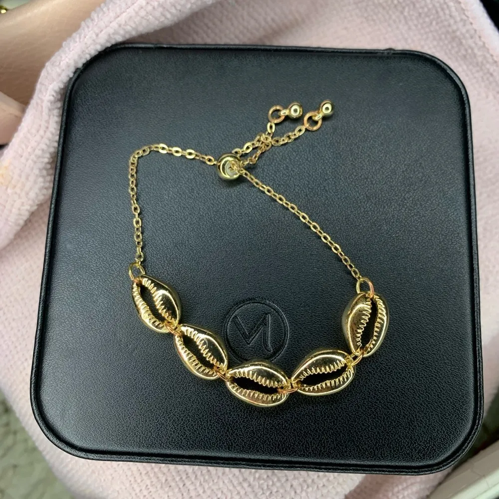 Gold Sea Shell Adjustable Bracelet - Image 2