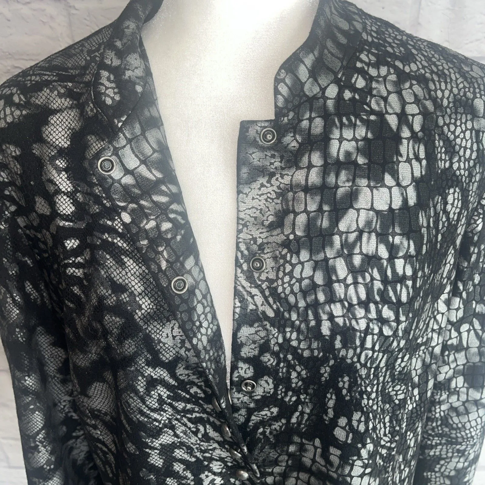 Chico’s Women’s Artsy Contemporary Silver Black Multi Print Jacket 3/XL - Image 5
