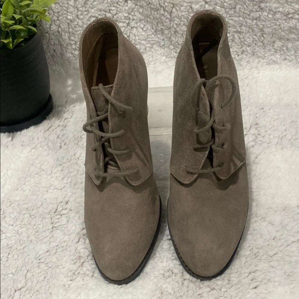 COPY - Vionic Suede Lace - Up Booties Size 6.5  Orthopedic Comfort - Image 2