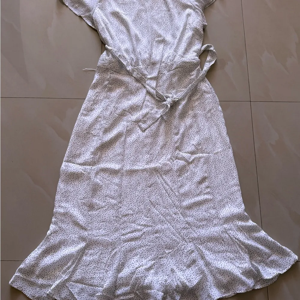 Silver Midi Sundress with Flutter Sleeves and Crew Neck Size undefined - Image 13