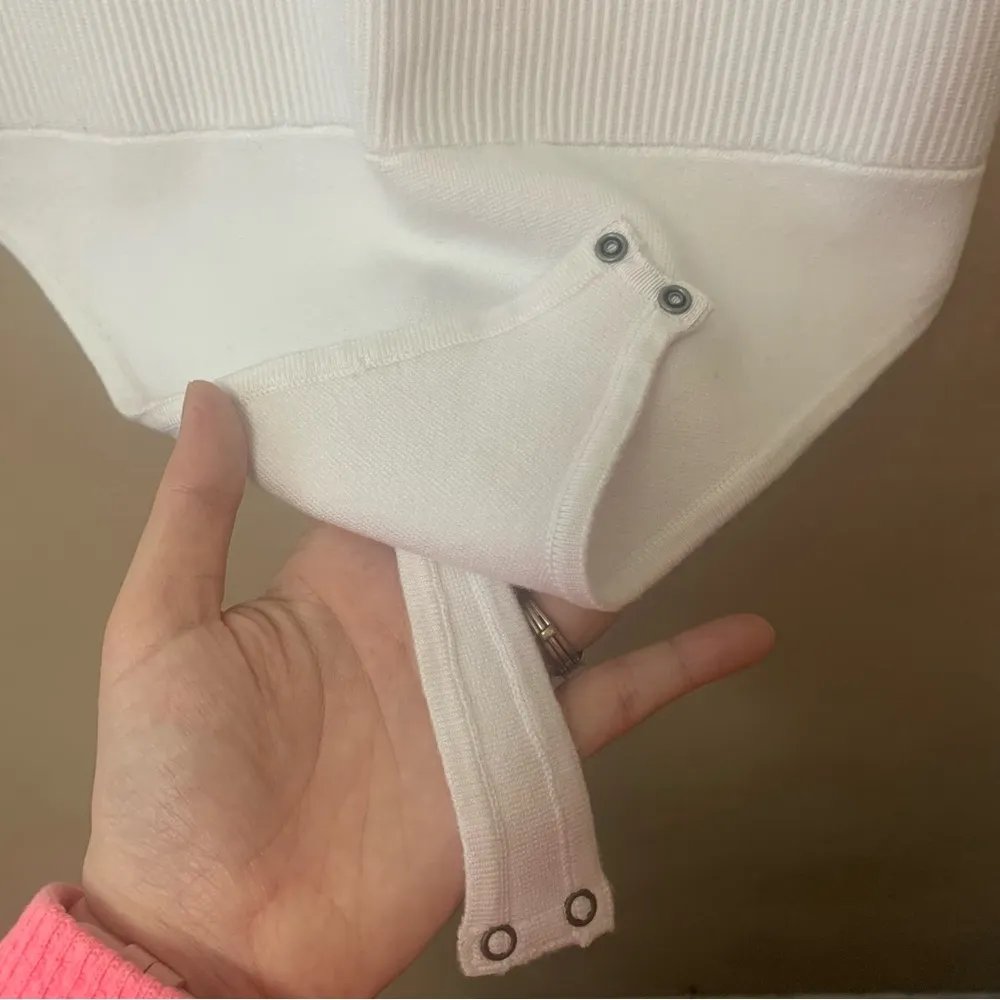 Abercrombie & Fitch Ribbed Knit Tank Top Bodysuit
White Size Large NWT New - Image 5