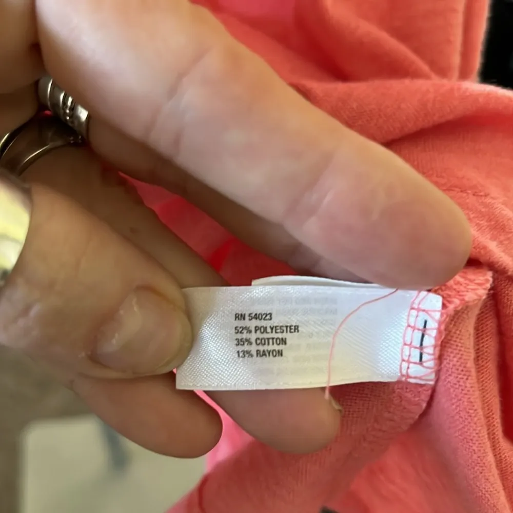 Gap Short Sleeve Vee Neck Tshirt - Image 3