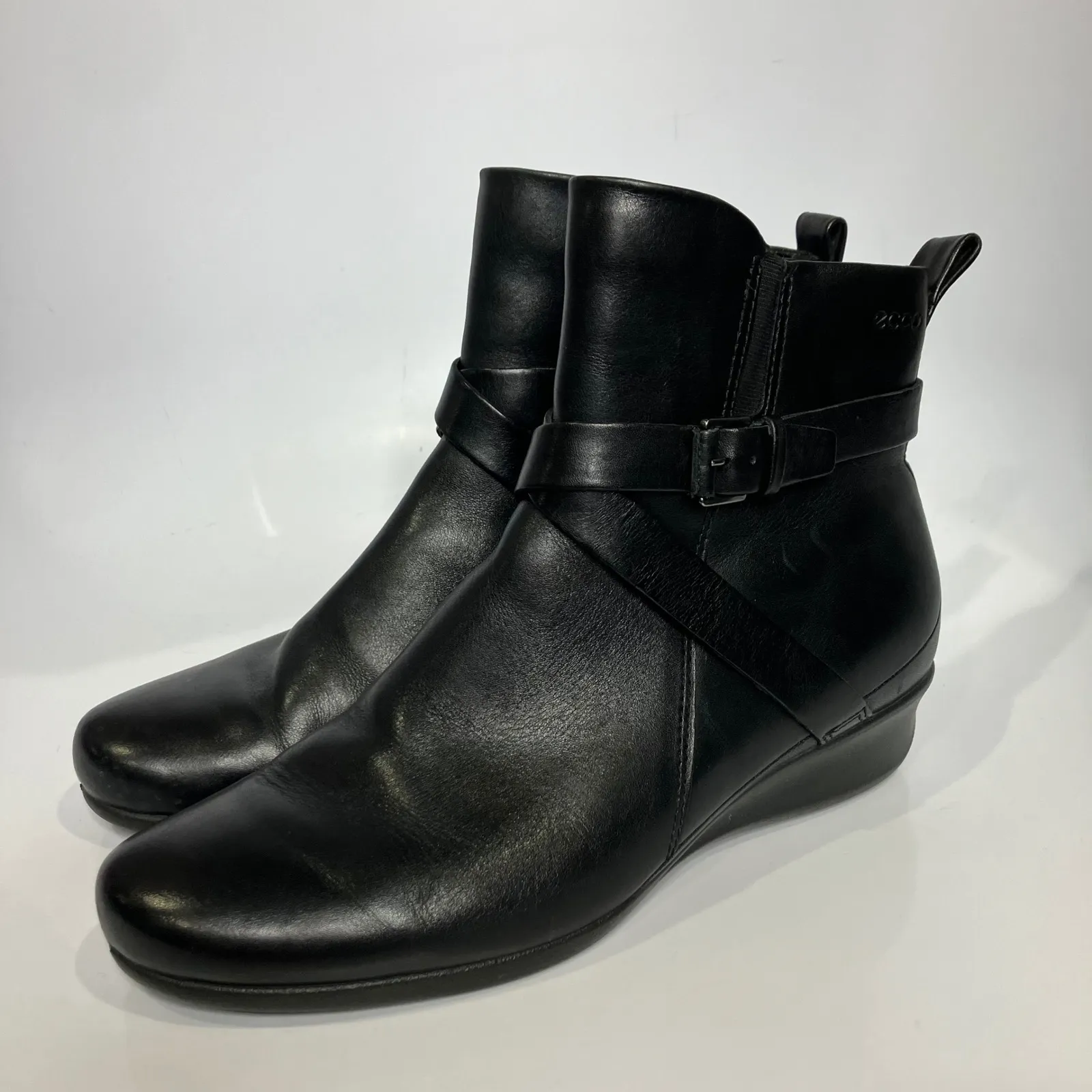Ecco Felicia black leather ankle cross strap boots women's size 40  Modern - Image 4