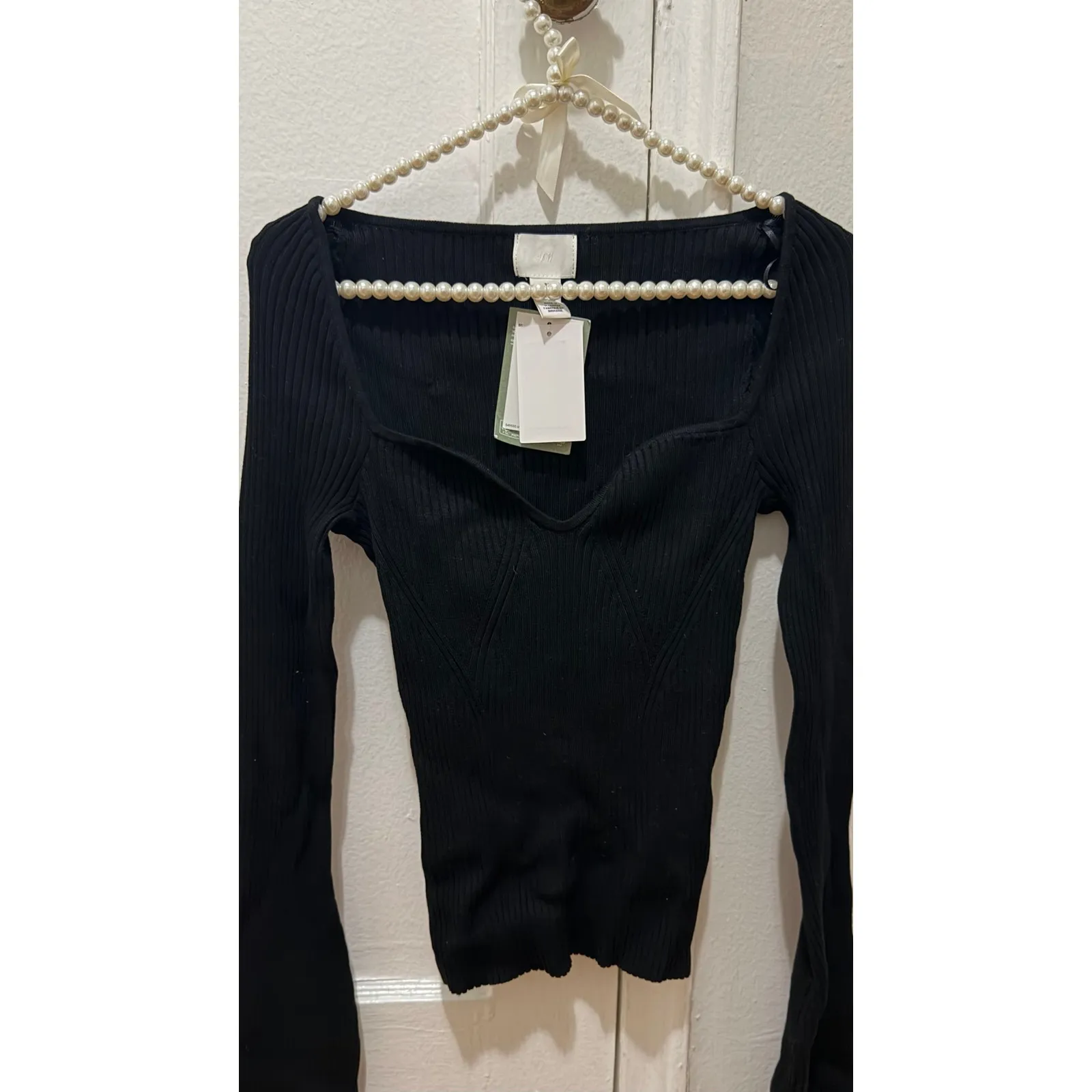 H&M Size Medium Black Rib Knit Sweater flare long sleeves sweetheart neck NWT - Image 5