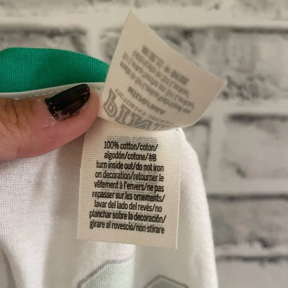 Women’s Victoria’s Secret PINK “KISS Me- I’m Irish-ish” Shamrock t-shirt Medium - Image 5