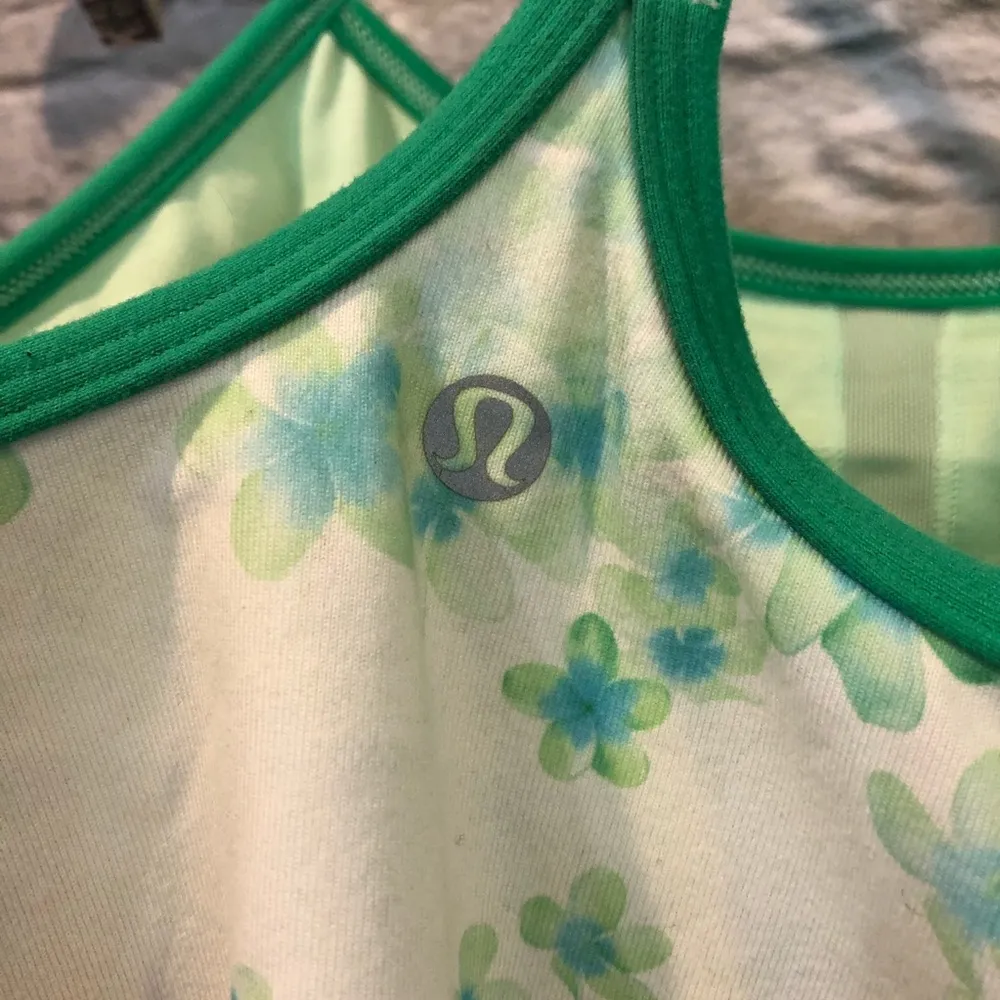 Lululemon Size 4 Power Y Tank Luon Light Frangipani Very Green/Very Green 2013 - Image 10