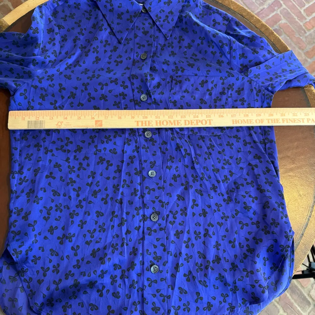 Equipment Quinne Silk Shirt Button Down clover print royal blue satin size xs - Image 6