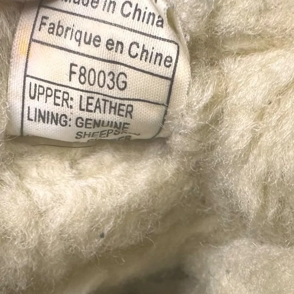 Woman's Ugg Brown Leather Slippers/Clogs  Sherpa Wool Lined  5362  Size 6 - Image 9