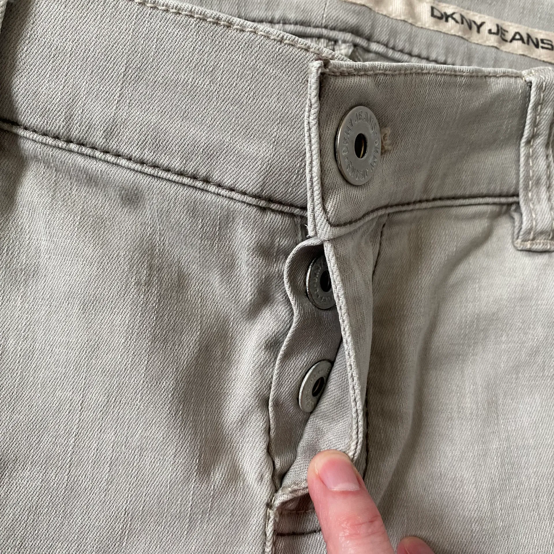 Jeans women 14 jean shorts w/freyed hem grey - Image 4