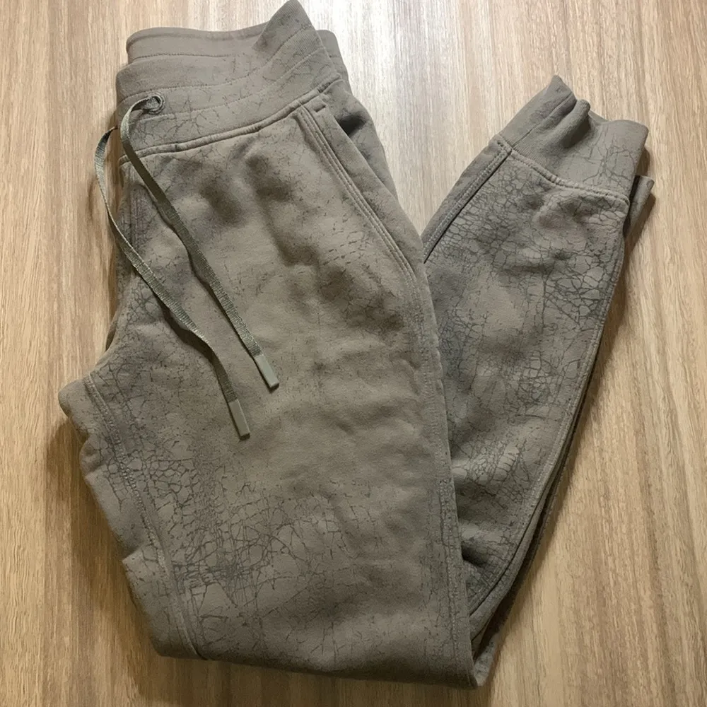 Lululemon Warm Down Jogger Cotton Terry 7/8 Length Thread Dye Rover Black - Image 4