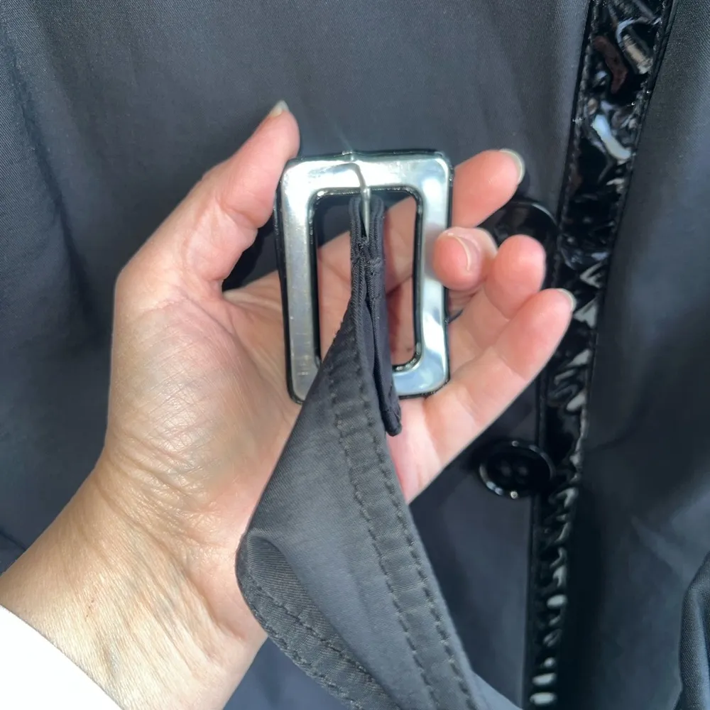 Short Black Trench Coat Lined in Black Patent Leather Size S - Image 7