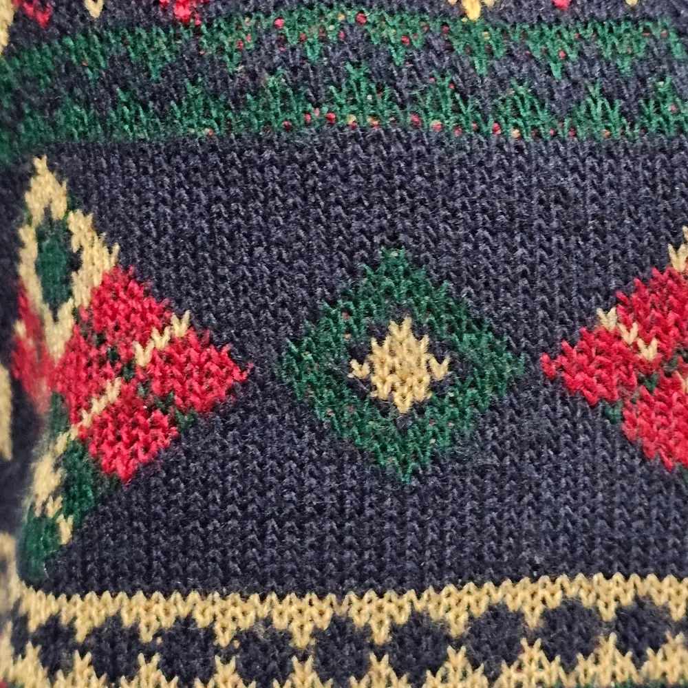 Vintage Alfred Dunner Blue & Red Argyle Plaid Vneck Sweater Vest Size MP - Image 2