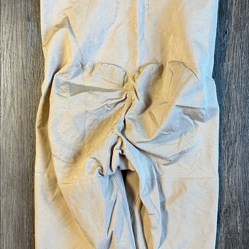 SPANX High-Waisted Mid Thigh Shapewear in Beige Size Large - Image 6