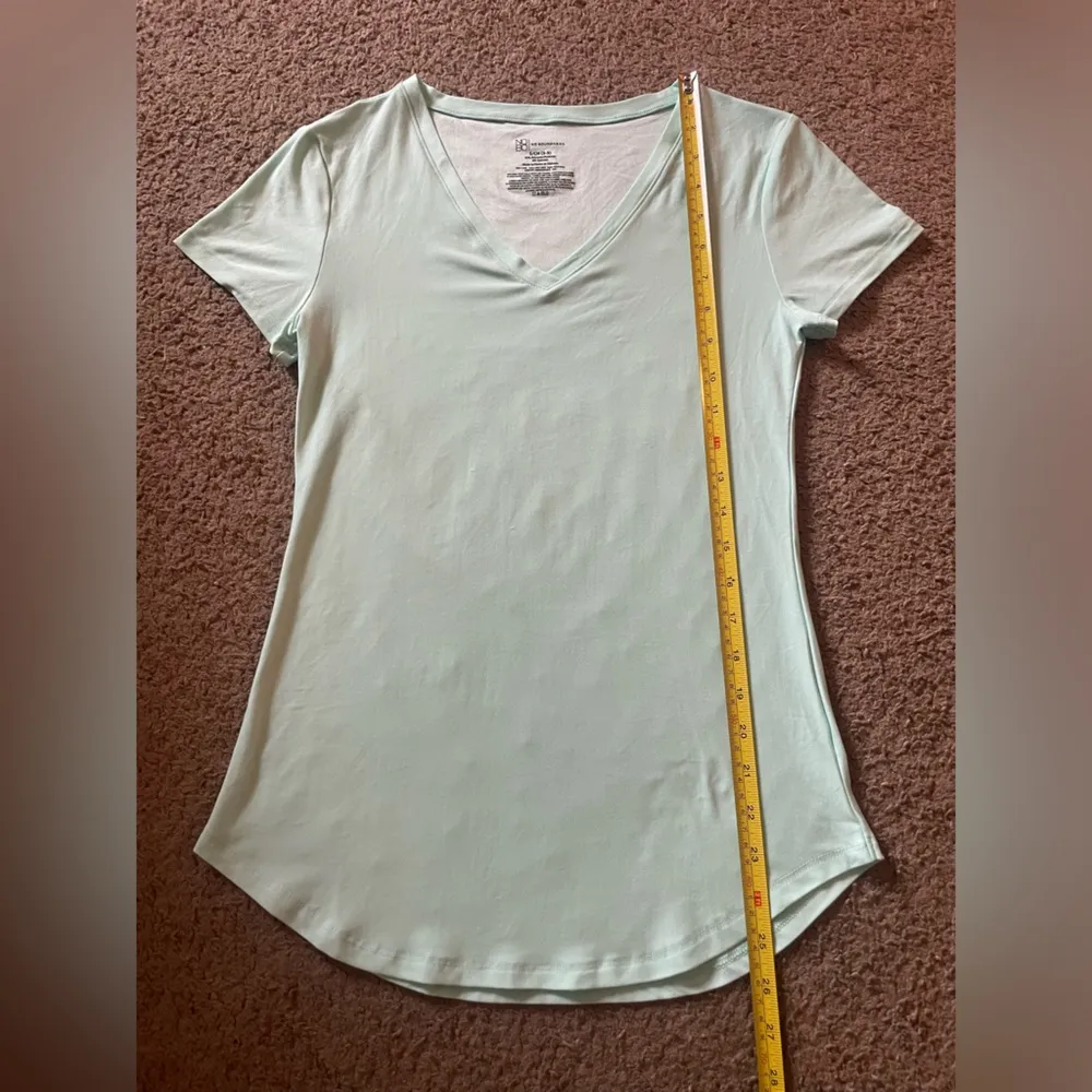 No Boundaries V-Neck Short Sleeve Active Top - Image 7