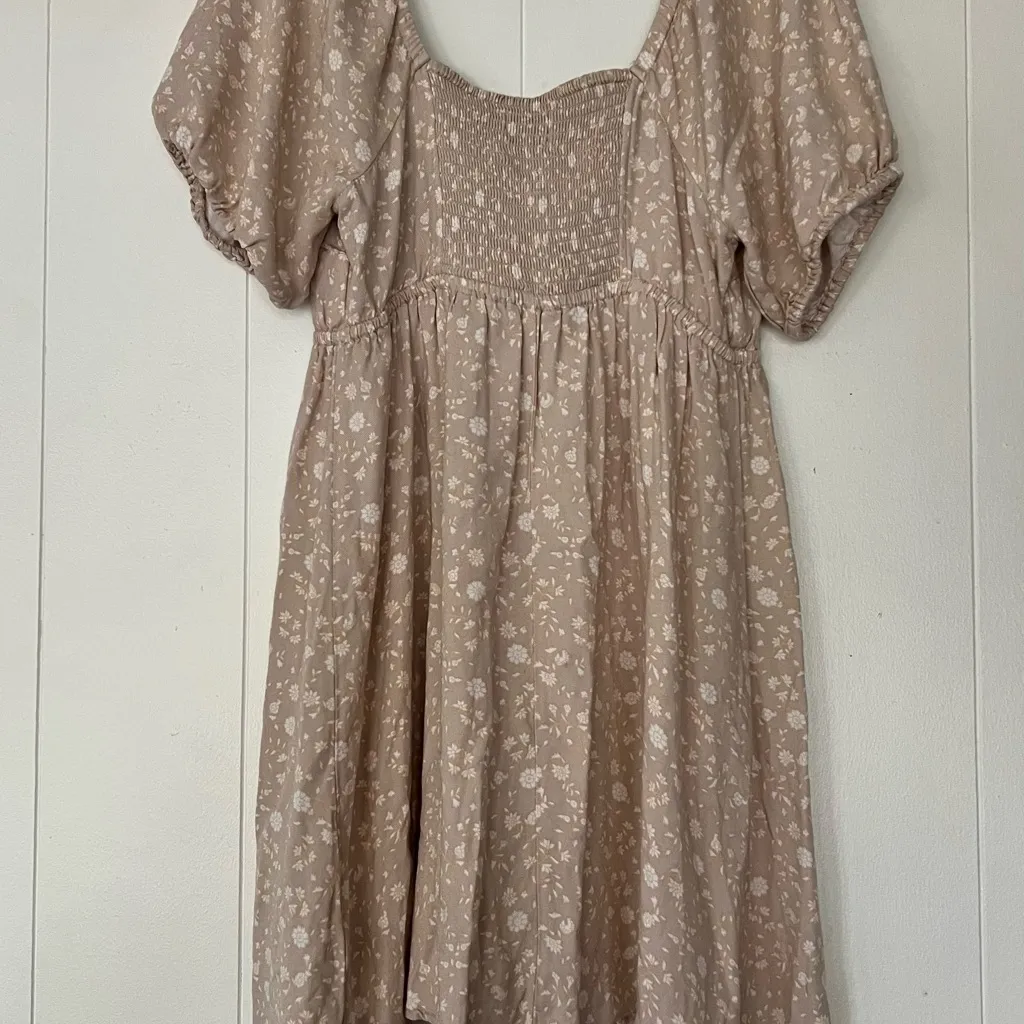 Isabel w/ Ingrid Isabel V neck Short Sleeve Peek - Image 2