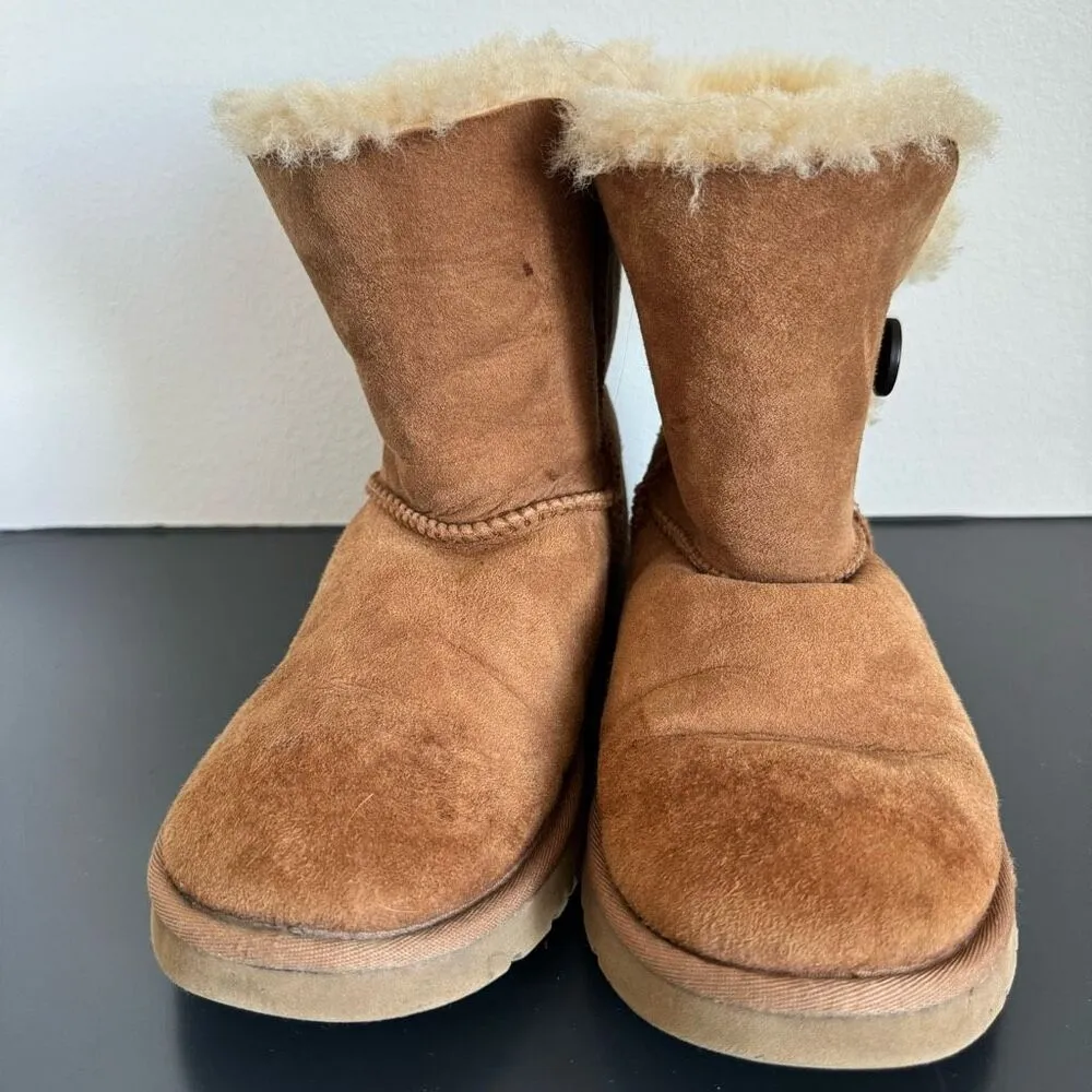 Ugg AUSTRALIA Womens size 5 Brown suede shearling lined winter boots Button Side - Image 5