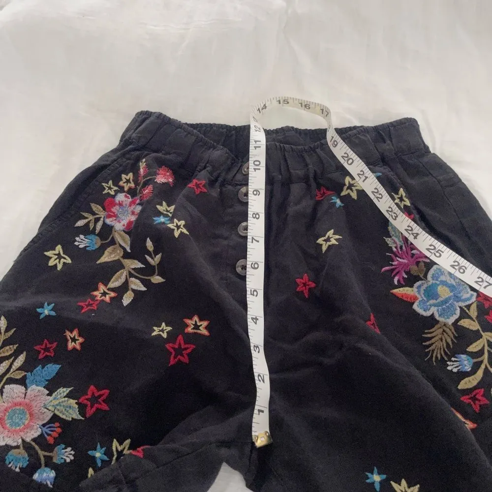 Johnny Was Black Embroidered Linen Shorts - Image 3